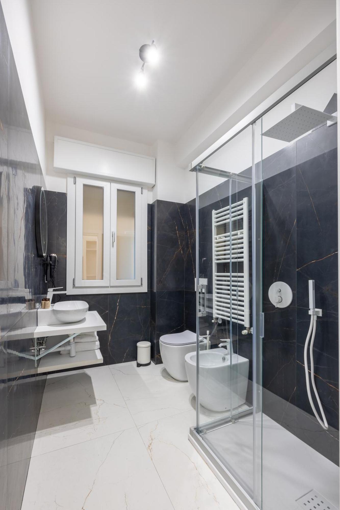 בולוניה Excelsior Station Suite מראה חיצוני תמונה